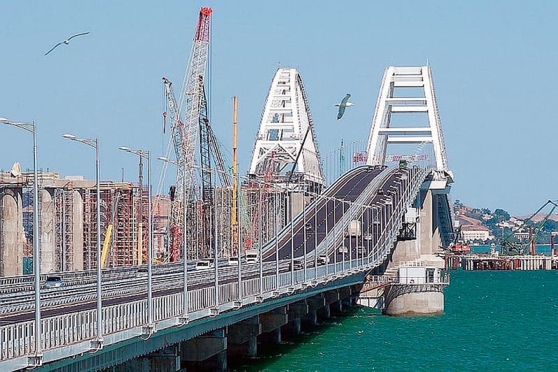Крым закупил новые локомотивы и вагоны перед запуском движения по мосту